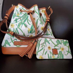 New Dooney & Bourke Daffodil Bucket Bag and matchi
